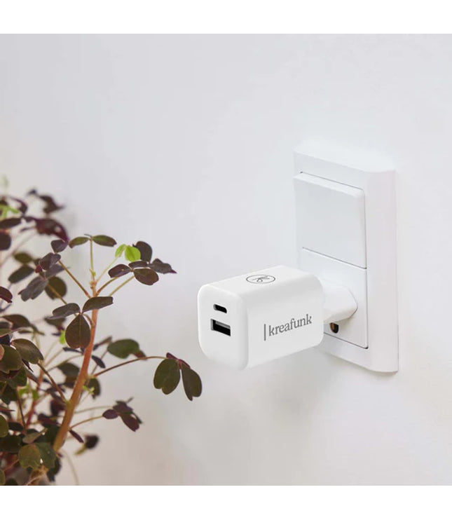 Kreafunk aDAPT Power Adapter
