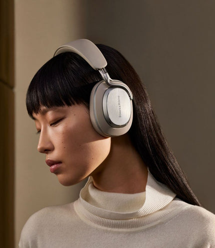 Bowers & Wilkins PX8 S2